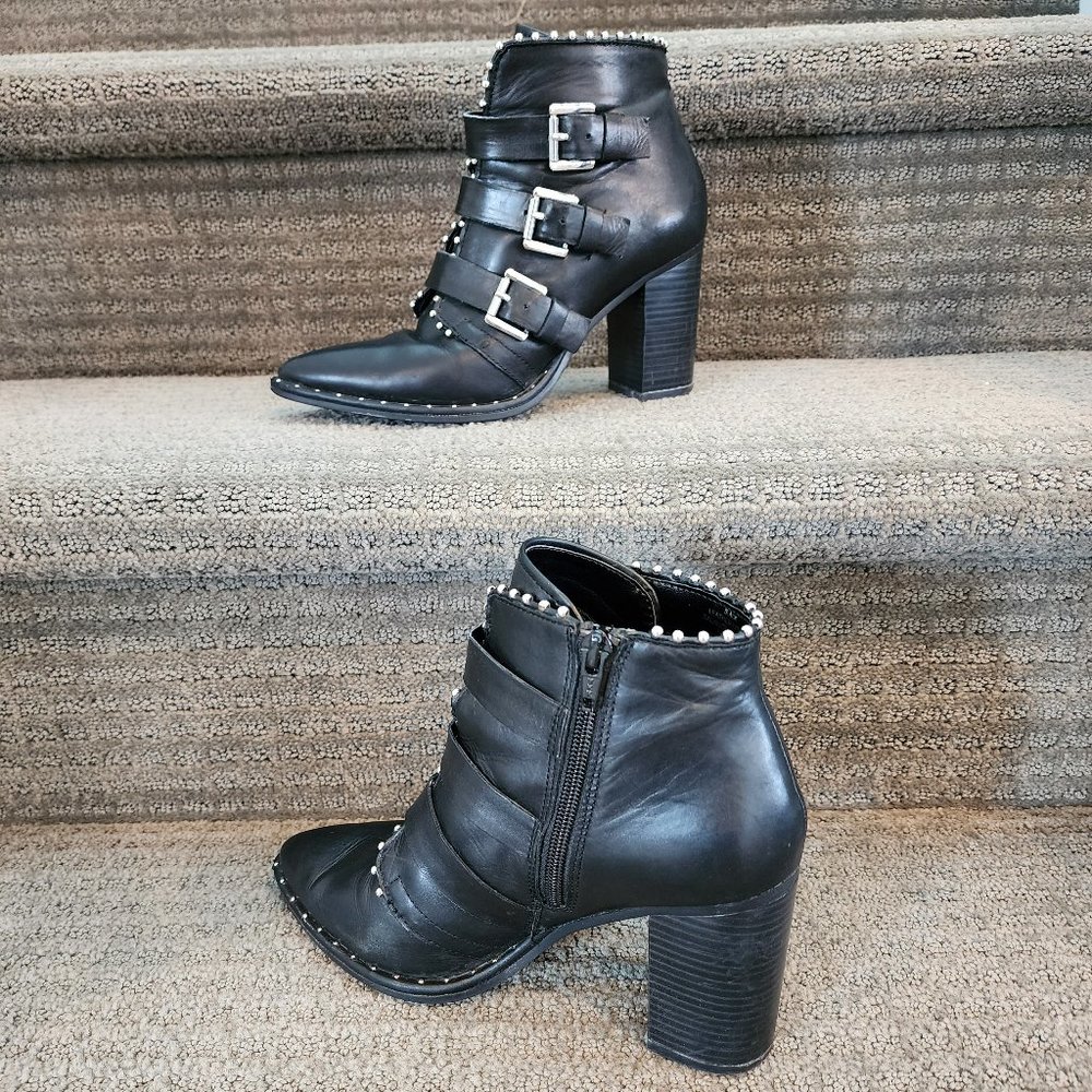 Steve Madden Hattie Black Leather Buckled Ankle boots